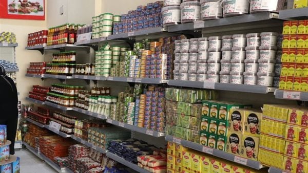 الحكومة : تخفيض أسعار السلع الغذائية في الأسواق بنسبة 30%